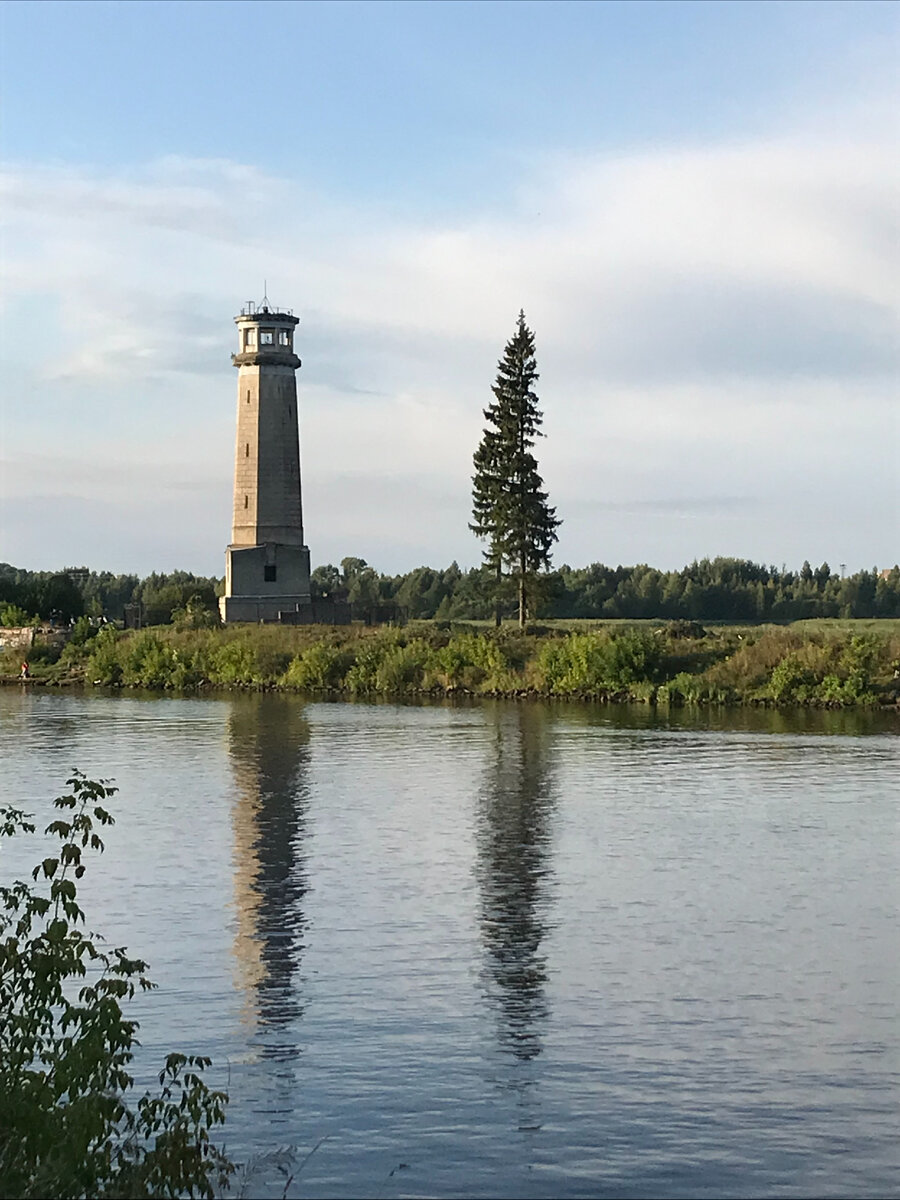 Этот маяк - со стороны Дубны