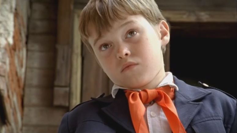 Василий Прокопьев исполняет роль Савелия. Кадр из сериала "Громовы"