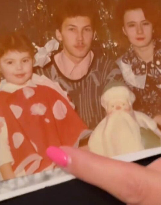 Оксана с родителями...