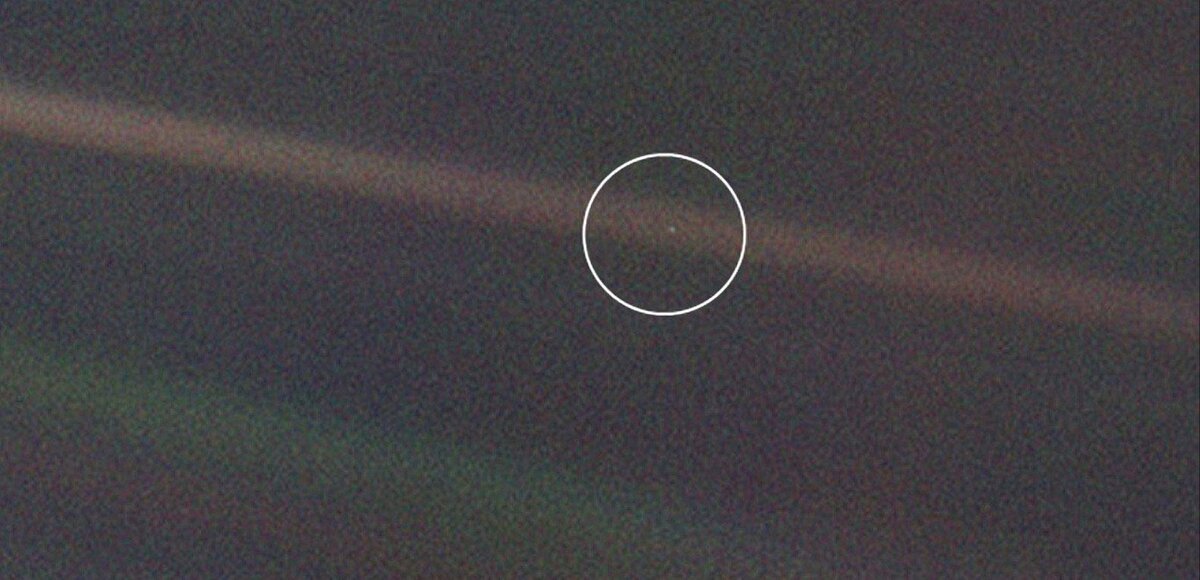 Фотография Земли с расстояния 6 млрд км