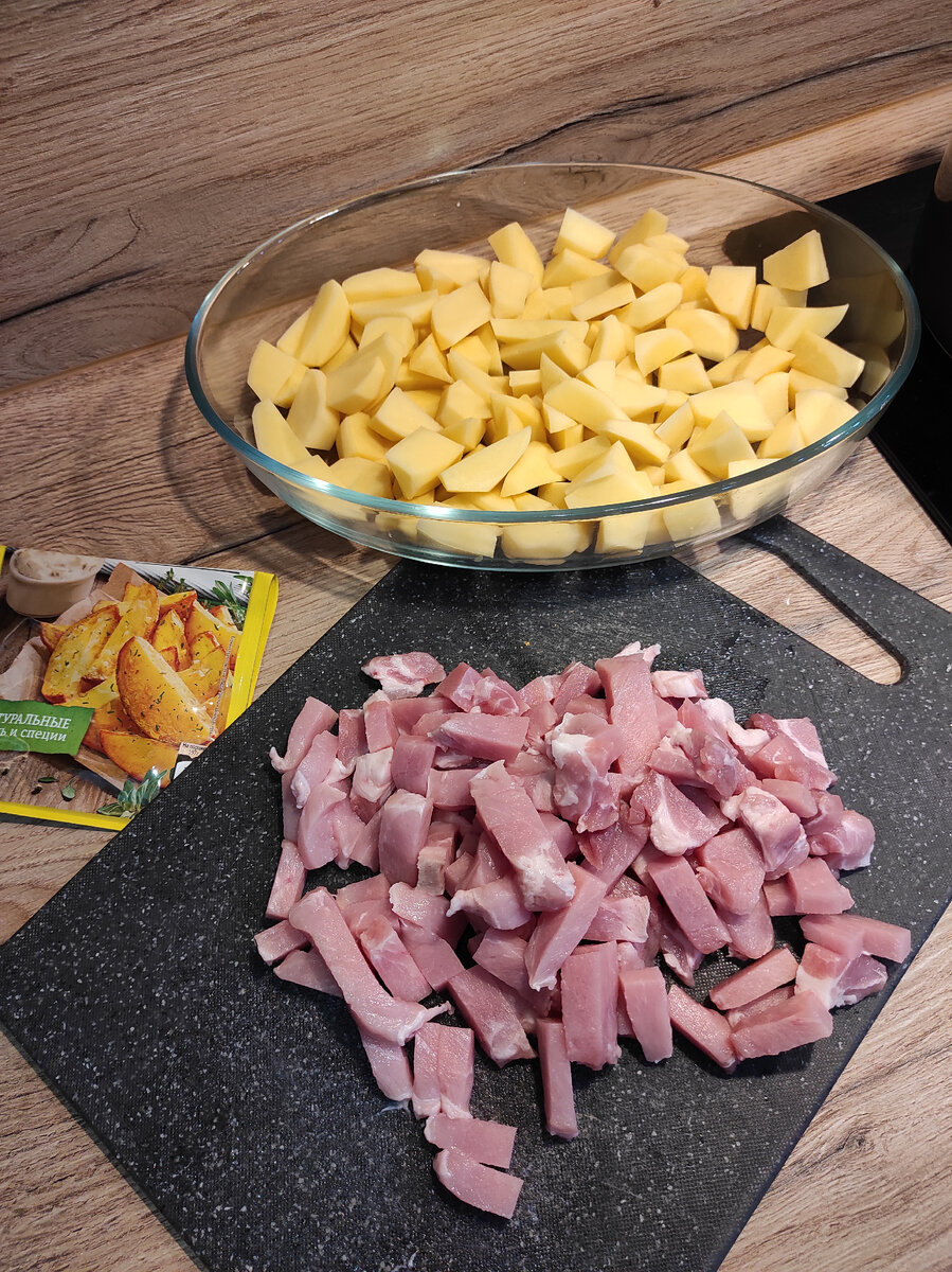 Подготавливаем картофель (чистим, нарезаем) 