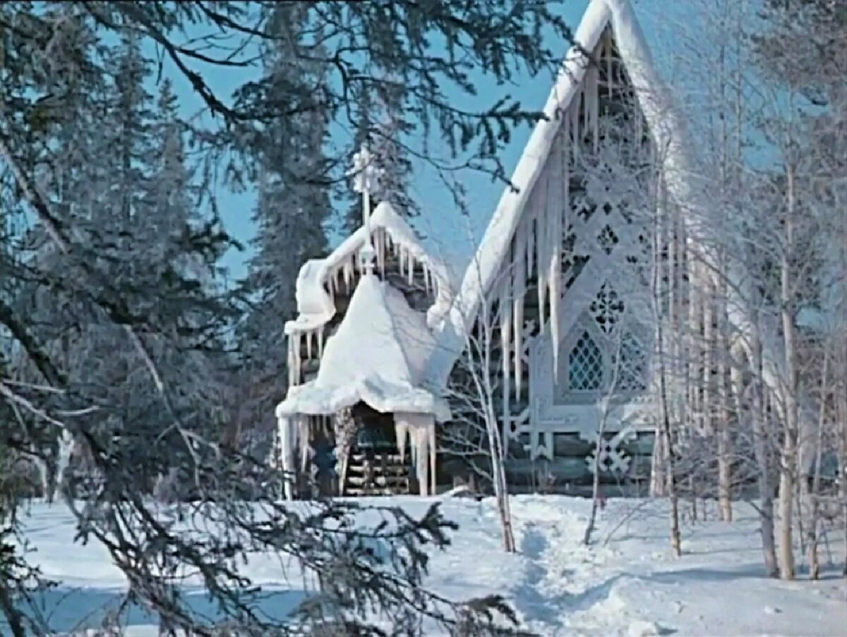 Советские люди с детства отлично знали, как живет Дед Мороз: им регулярно показывали фильмы и мультики об этом по телевизору и в кинотеатрах.