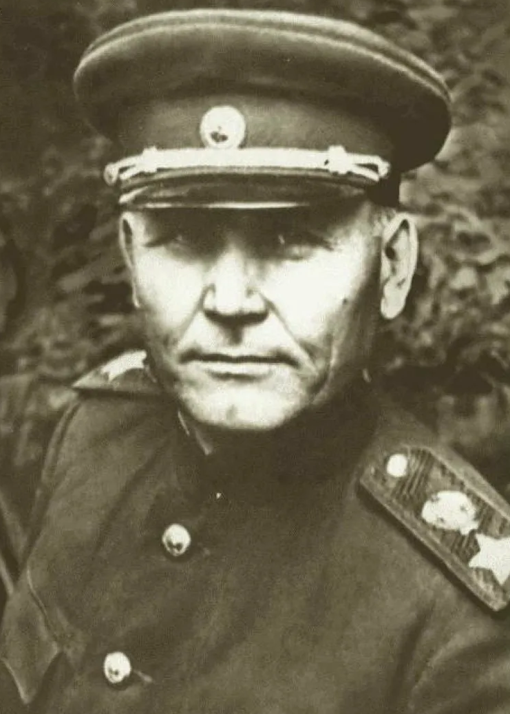Конев командующий фронтом. Конев 1944. маршал конев фото.