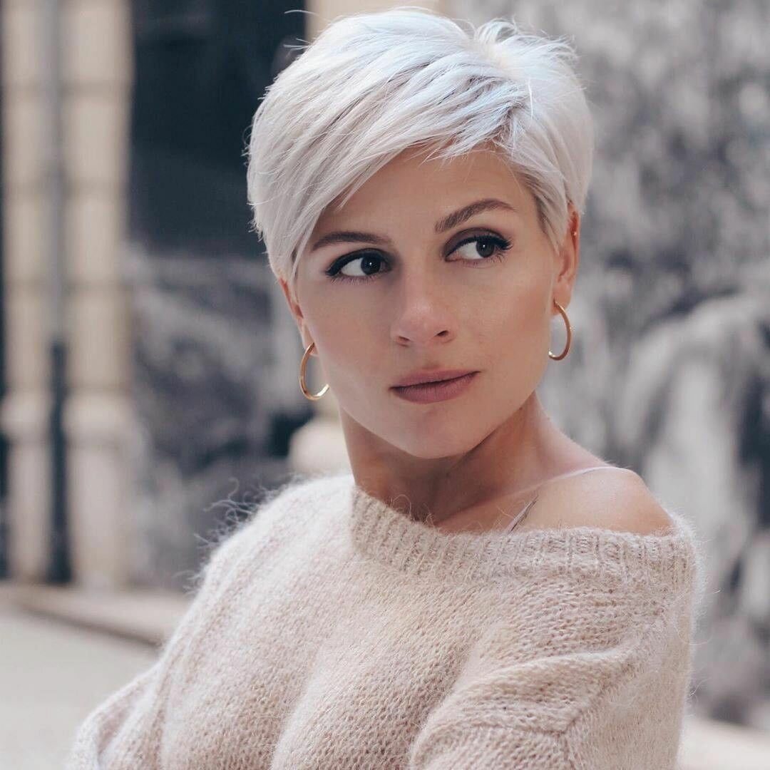 https://mykaleidoscope.ru/uploads/posts/2021-10/1634329767_3-mykaleidoscope-ru-p-korotkie-strizhki-zhenskie-piksi-s-chelkoi-3.jpg