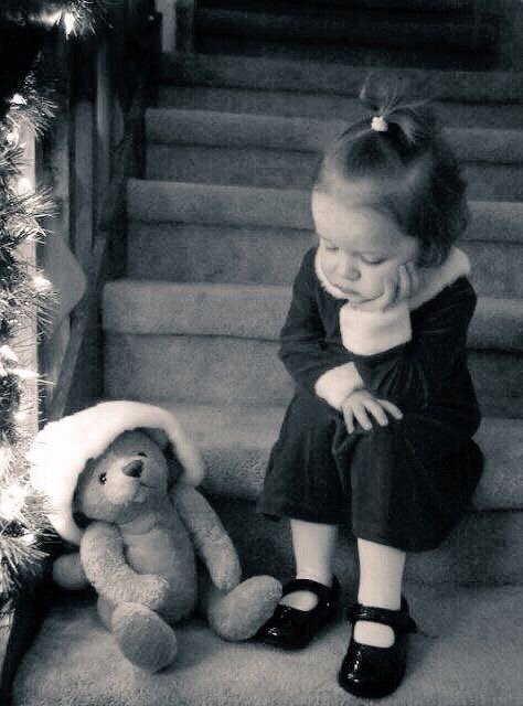 Сказали бы вы этой малышке, что она какая-то не такая? Требовали стать как другая девочка, потому что она лучше ? Фото с pinterest 