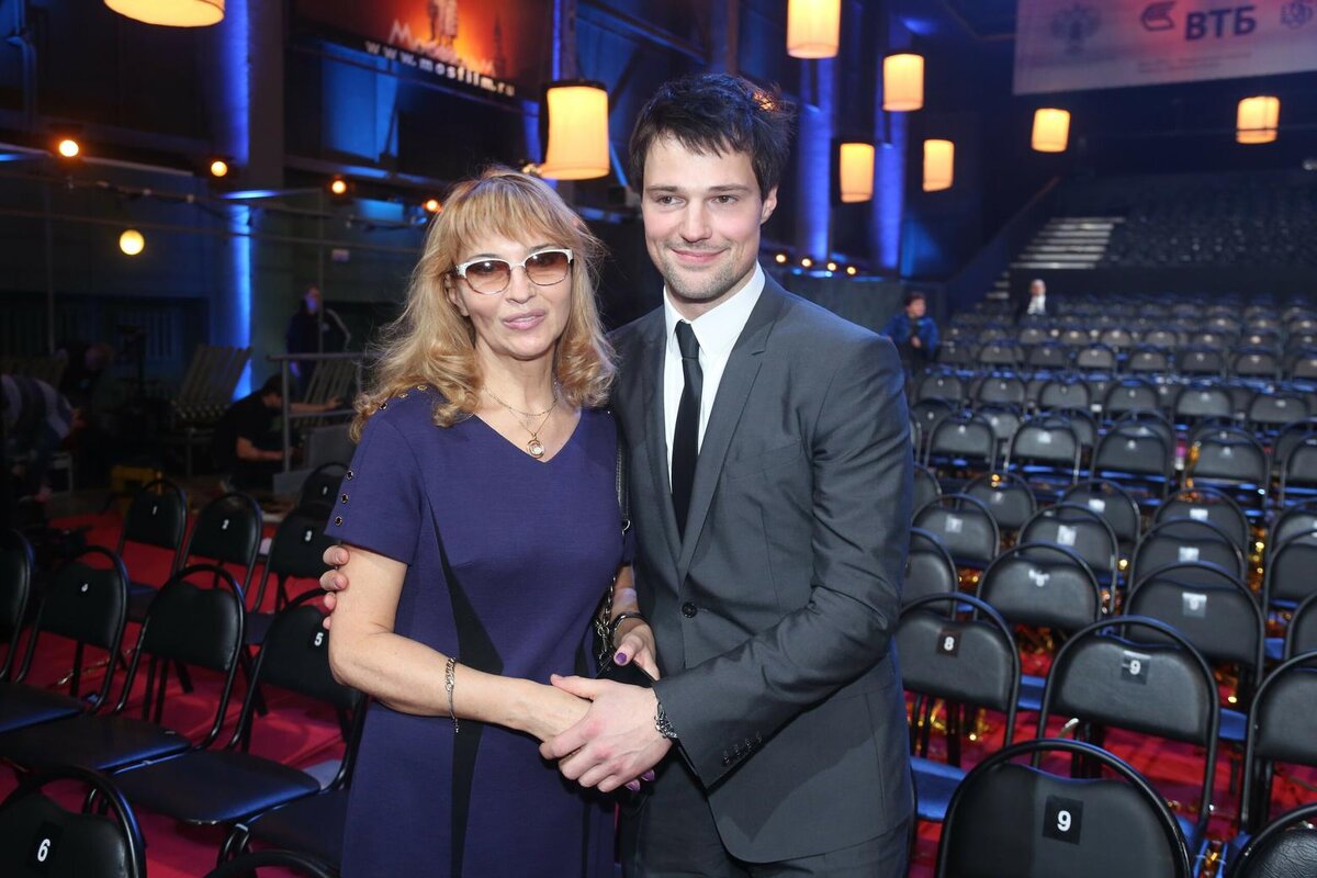 Данила Козловский с мамой Надеждой Николаевной 
