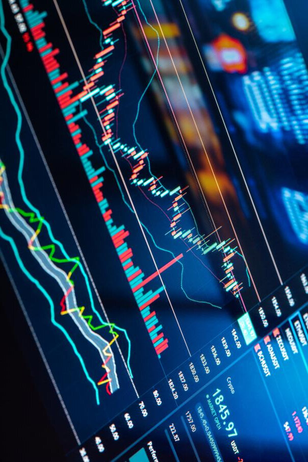 Биржа, "трясущаяся" от происходящих событий... Как и души людей... 