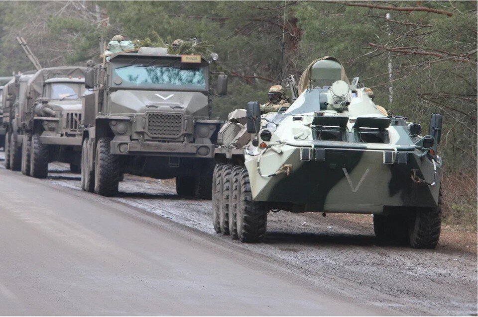 Колонна русских резервов. Колонна БТР 80. БТР-80 спецоперация. Колонна техники z.