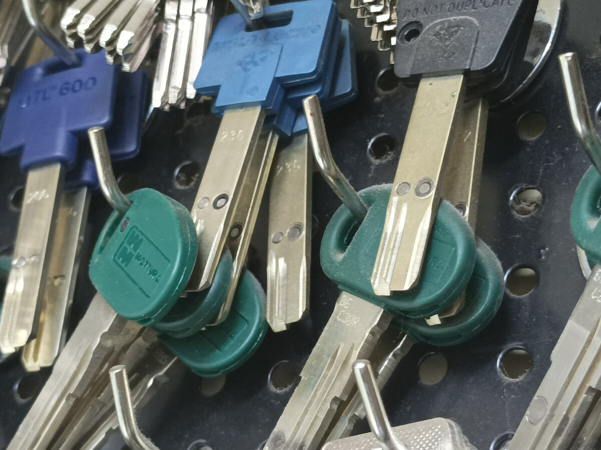 Интересно, как теперь будет с заготовками к импортным дорогим ключам и замкам. 