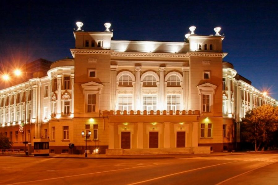 Здание, в котором размещался Тюменский архитектурно-строительном университет. Фото из бесплатного и общедоступного интернет-источника