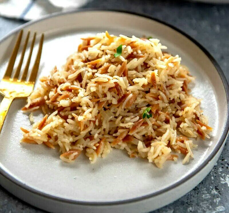 Вкусный рис без мяса с омлетом и другие рецептов из риса