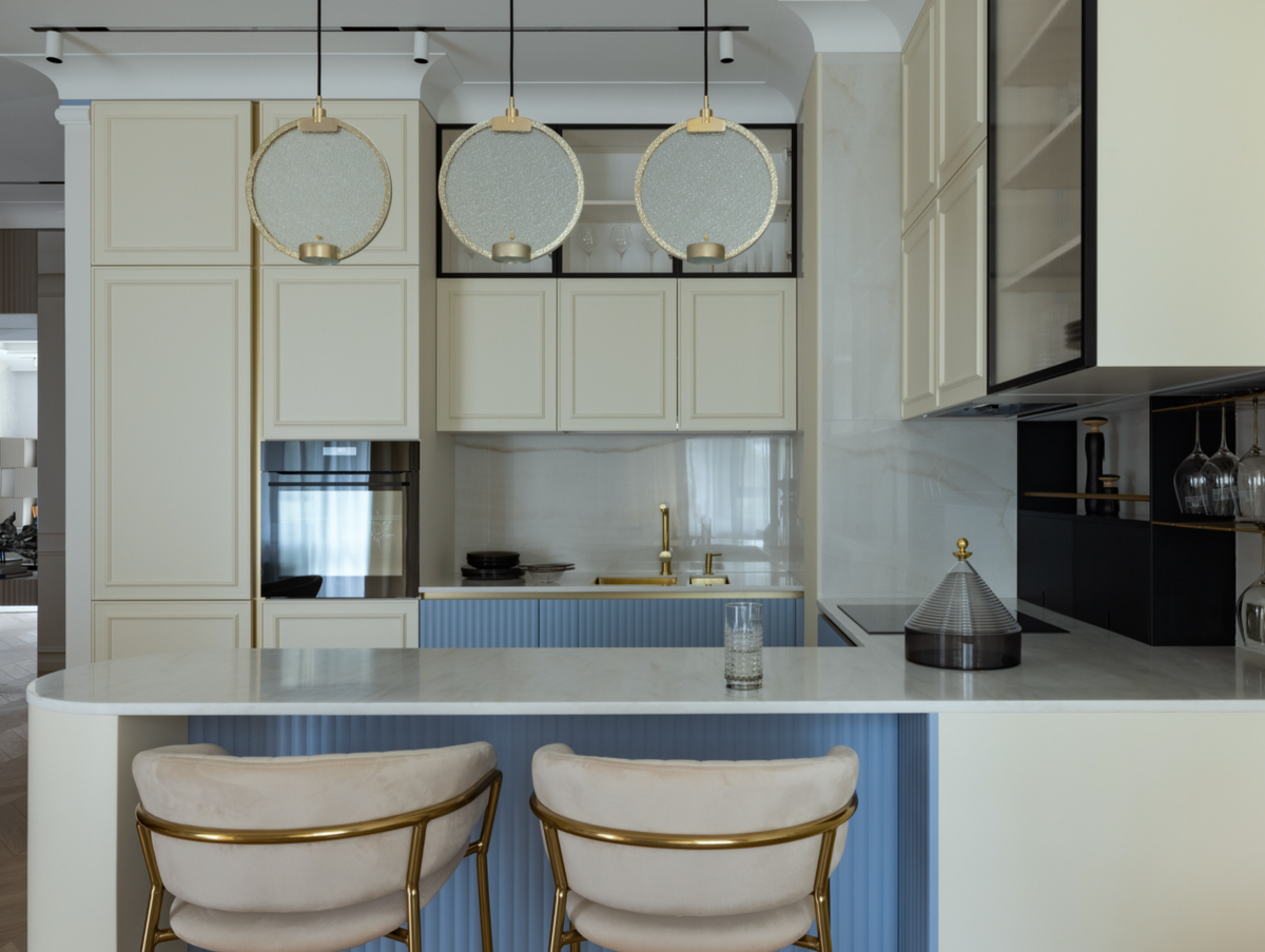 На фото: кухня из проекта Ольги Назировой / OLGA NАZIROVA DESIGN