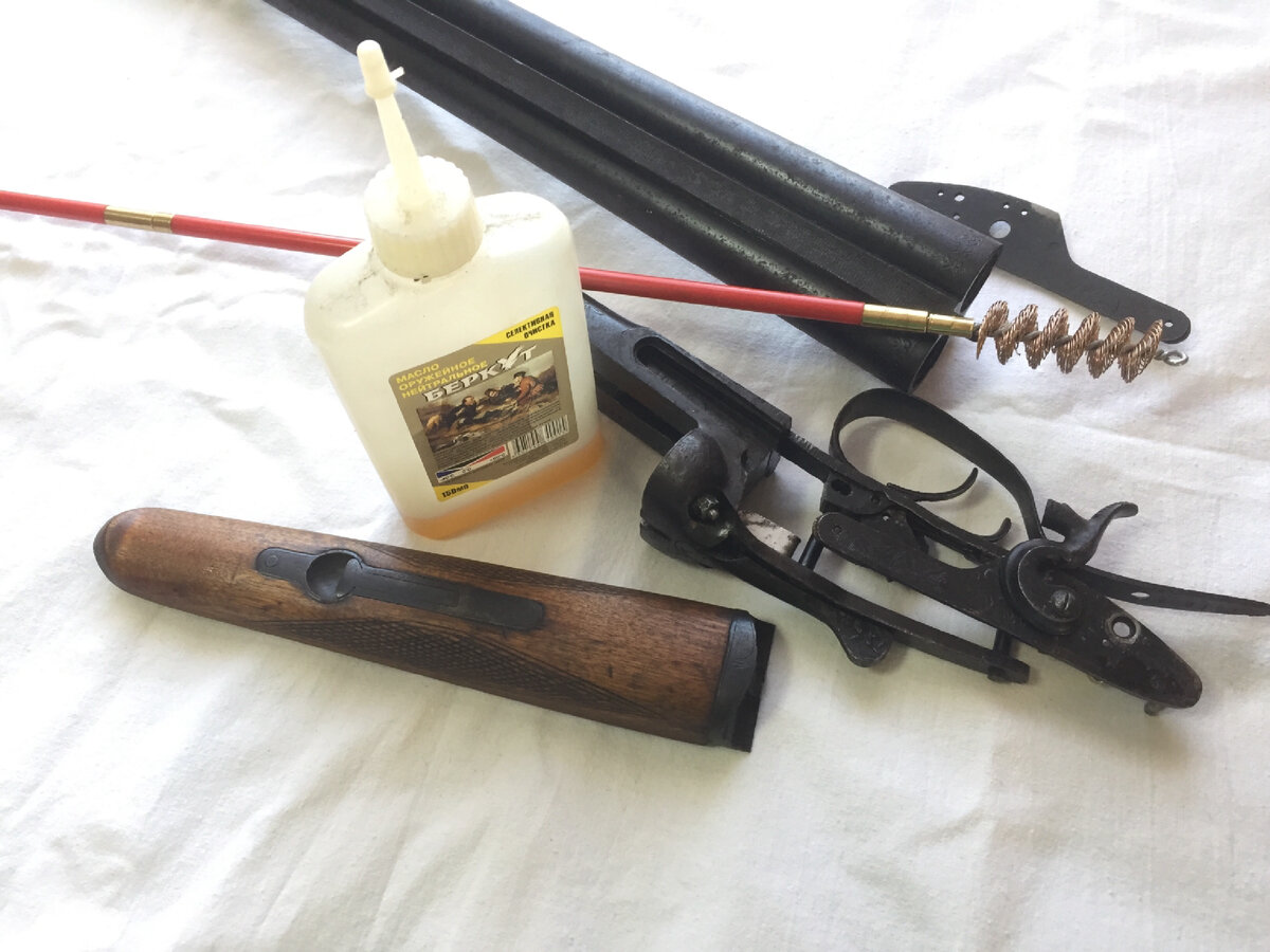 Сам я предпочитаю использовать архаичные масла типа «Глухаря» или «Беркута». Удобнее мне с ними. Баллистол тоже приходилось использовать, но он мне показался не очень эффективным.