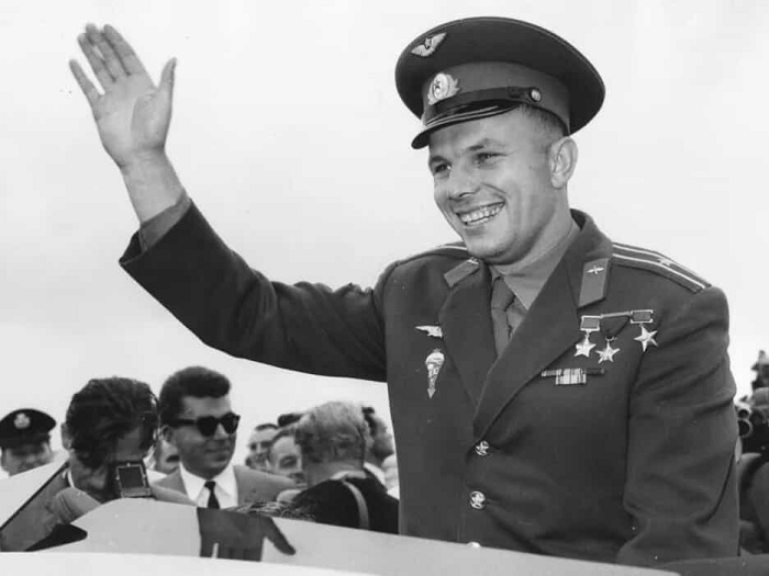 Гагарин - личность настолько популярная, что многие использовали это имя в своих не очень честных целях.