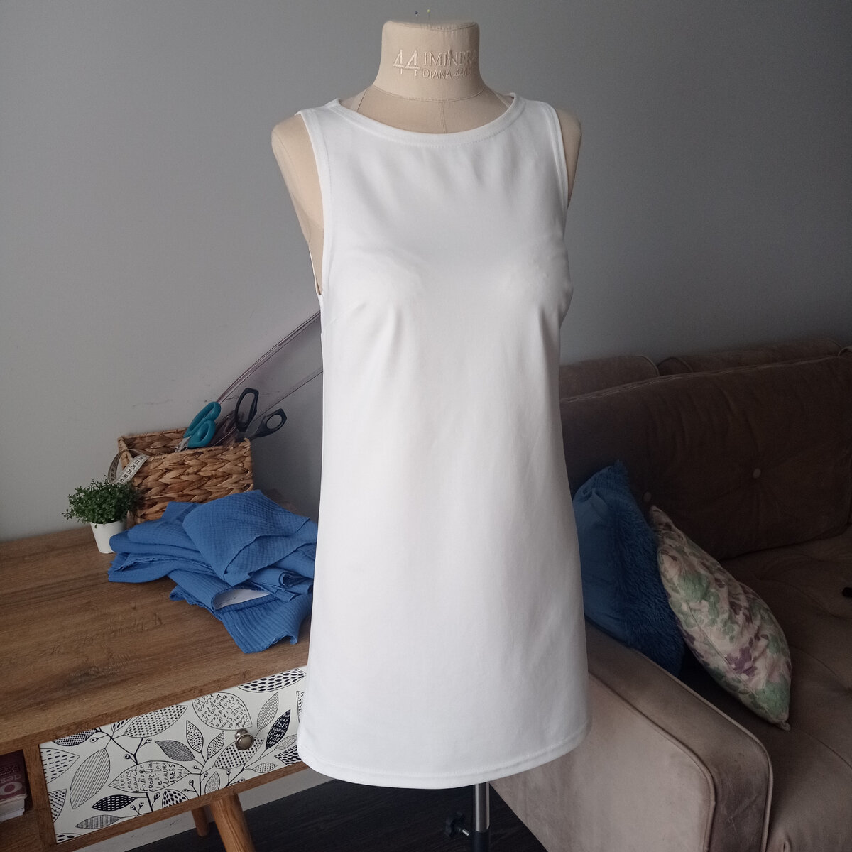 Передняя часть... И грудь у манекена чуть больше необходимого объёма 🙂