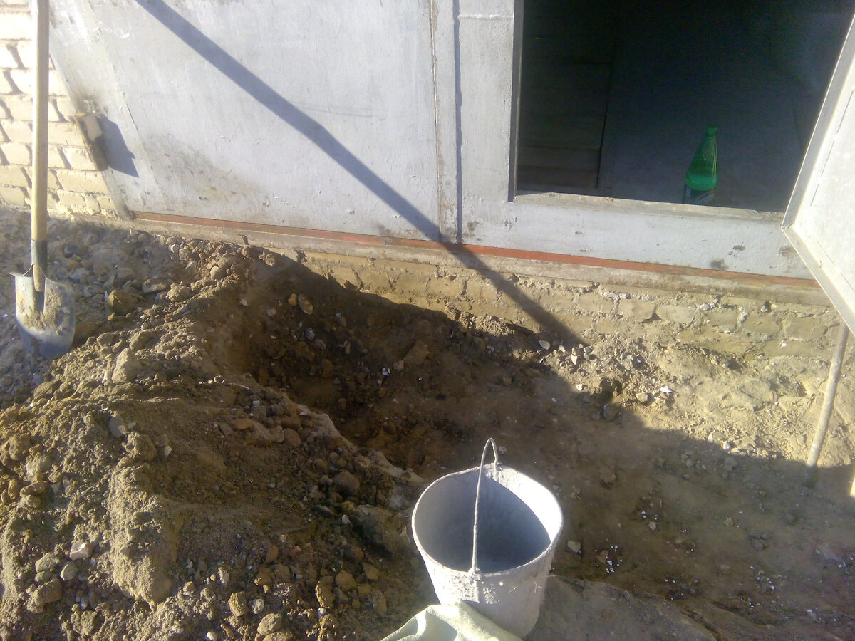 Лопата и ведро помогали мне