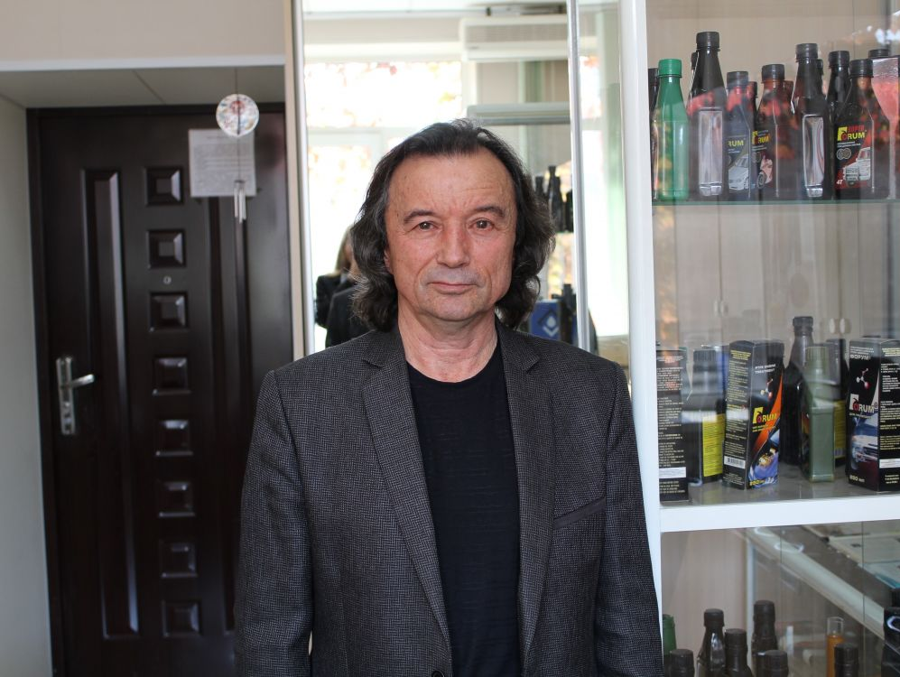 Автор разработки частиц и всей линейки Форум, действующий сотрудник Института Химии ДВО РАН Цветников Александр Константинович