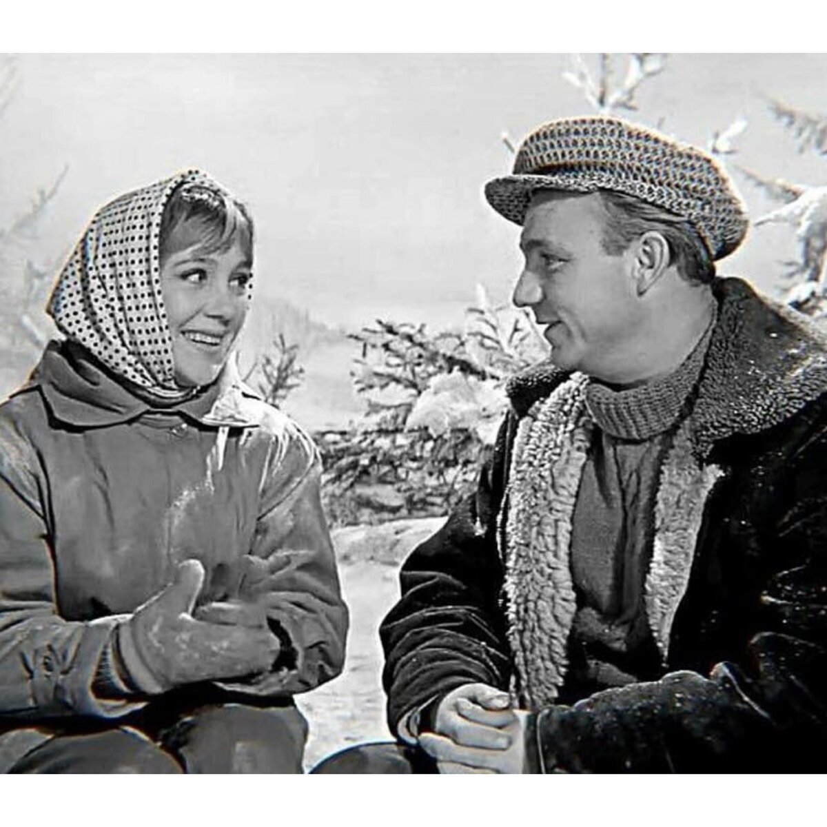 Девчата фильм 1961 алексей крыченков. Юрий чулюкин на съемках девчата. Бензопила дружба для леспромхоза. Фильм девчата паровоз. Бобровский леспромхоз девчата.