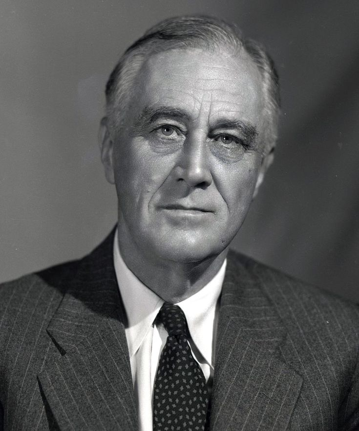 Франклин Рузвельт - президент США с 1933-1945 гг. Занимал свой пост 3 срока подряд, беспрецедентный случай в истории США.
