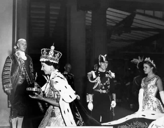 Я хочу сейчас сделать одно заявление. Очень простое. Я заявляю перед всеми вами, что вся моя жизнь, будь она длинной или короткой, будет посвящена служению вам и той великой империи, к которой мы все принадлежим.