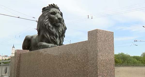 Говорят, что у львов часто назначают встречи, главное не перепутать у которого.