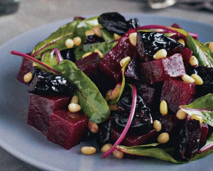 Салат из свеклы с черносливом. Хотите рецепт?