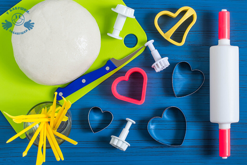 Соленое тесто и инструменты (фото автора)