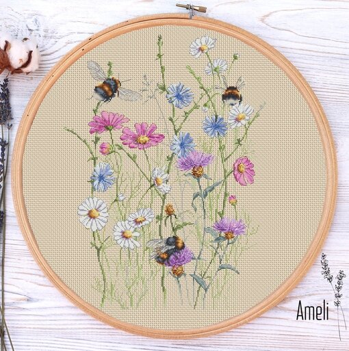 Шмели в полевых цветах(с ромашками)