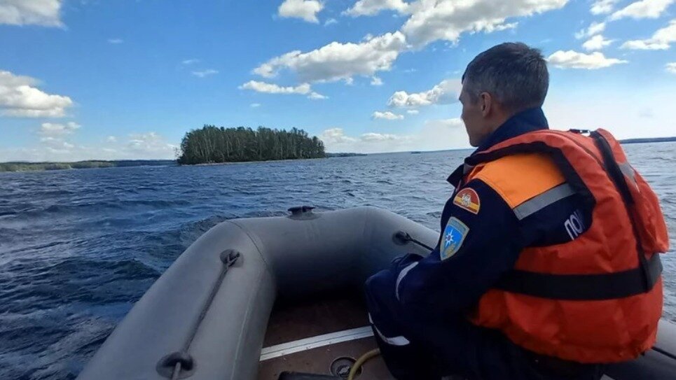 Качели в воде Увильды