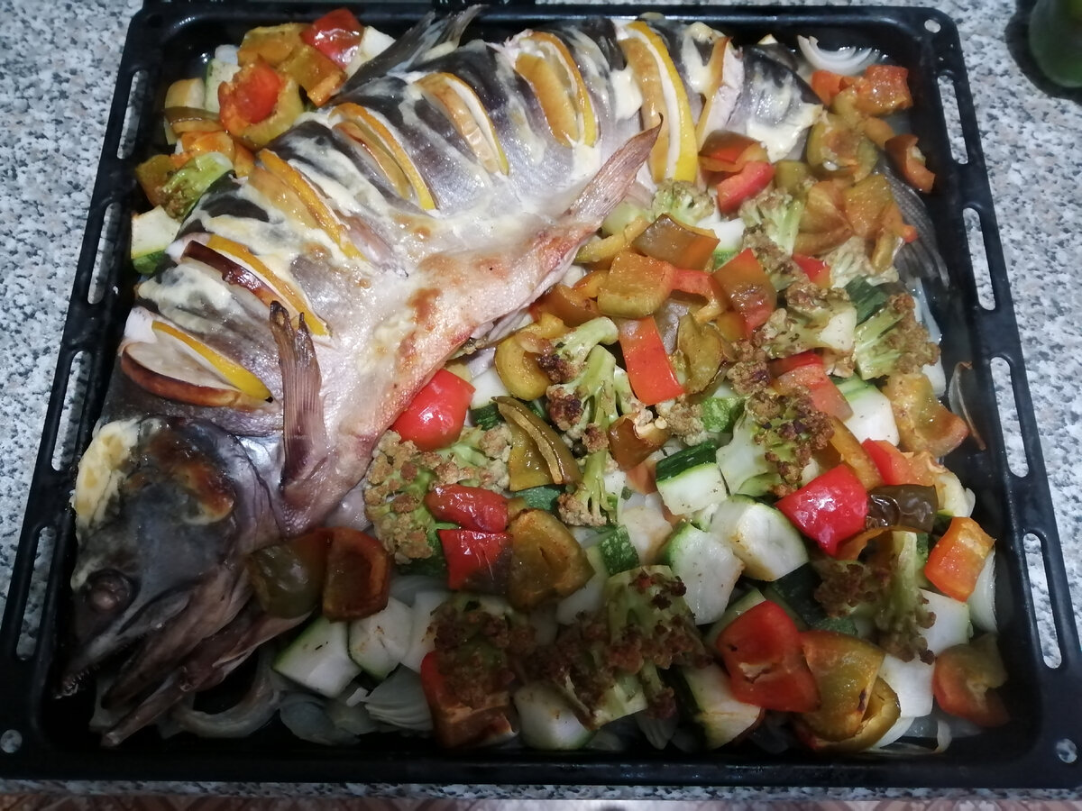 В ролях были кабачки, перец, цветная капуста, лук, яблоки, лимон, вкуснотищааа....