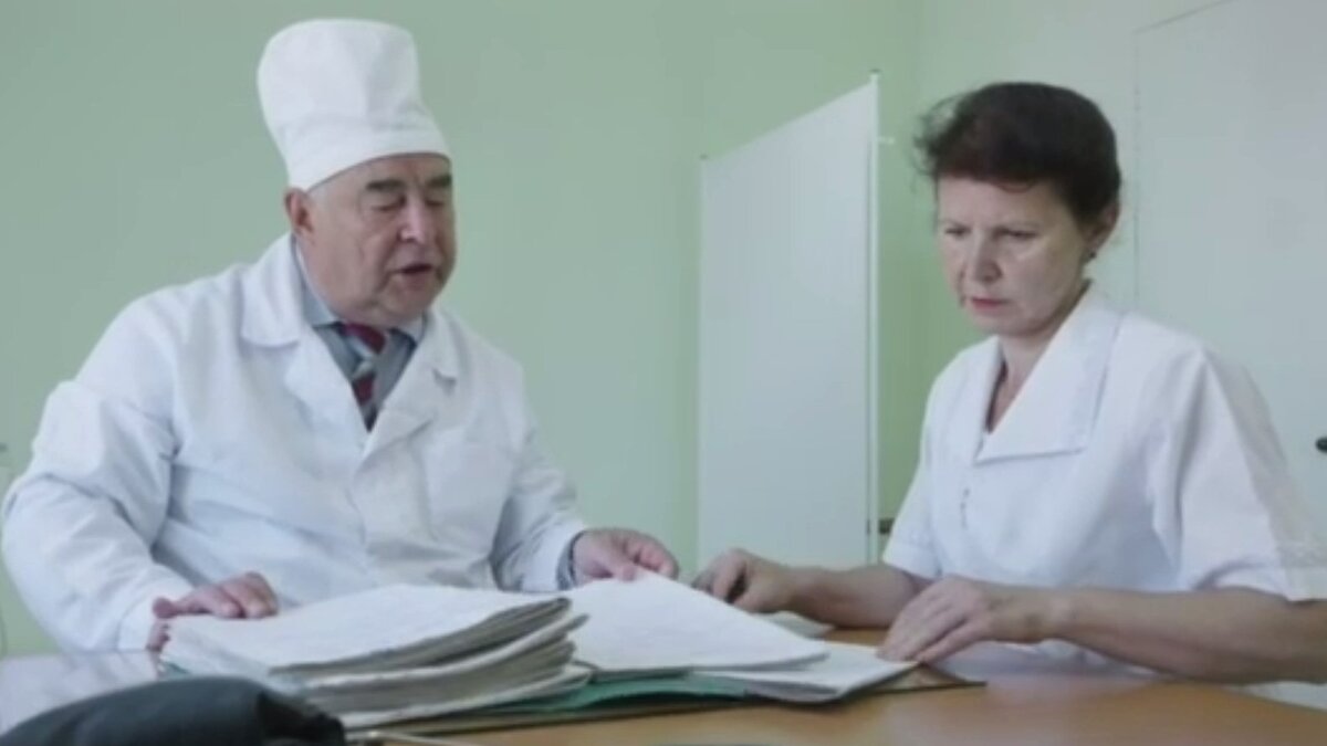     Врач-хирург Юрий Перевозчиков и операционная сестра Светлана Трефилова из Шарканской районной больницы месяц работали в госпитале для бойцов СВО.