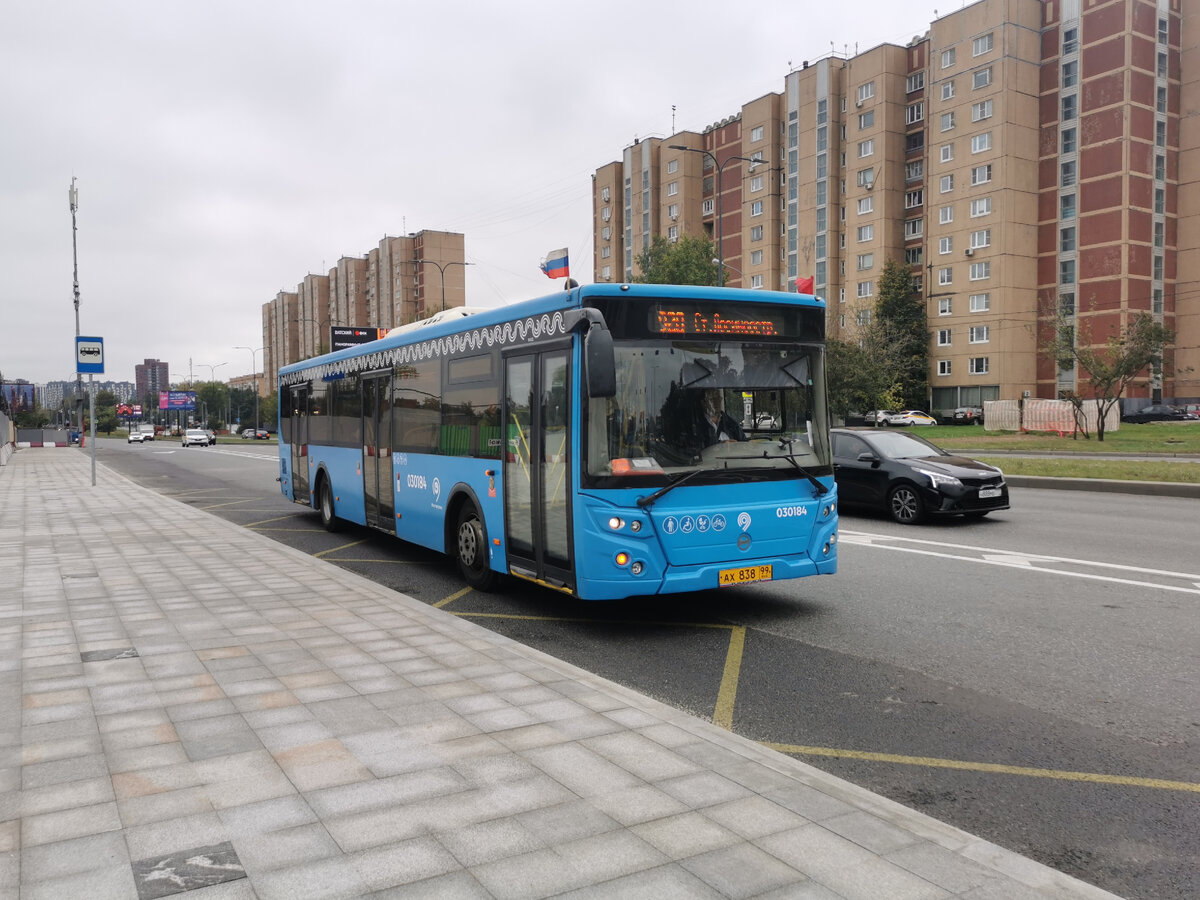 Автобусы на Дмитровском шоссе у метро 