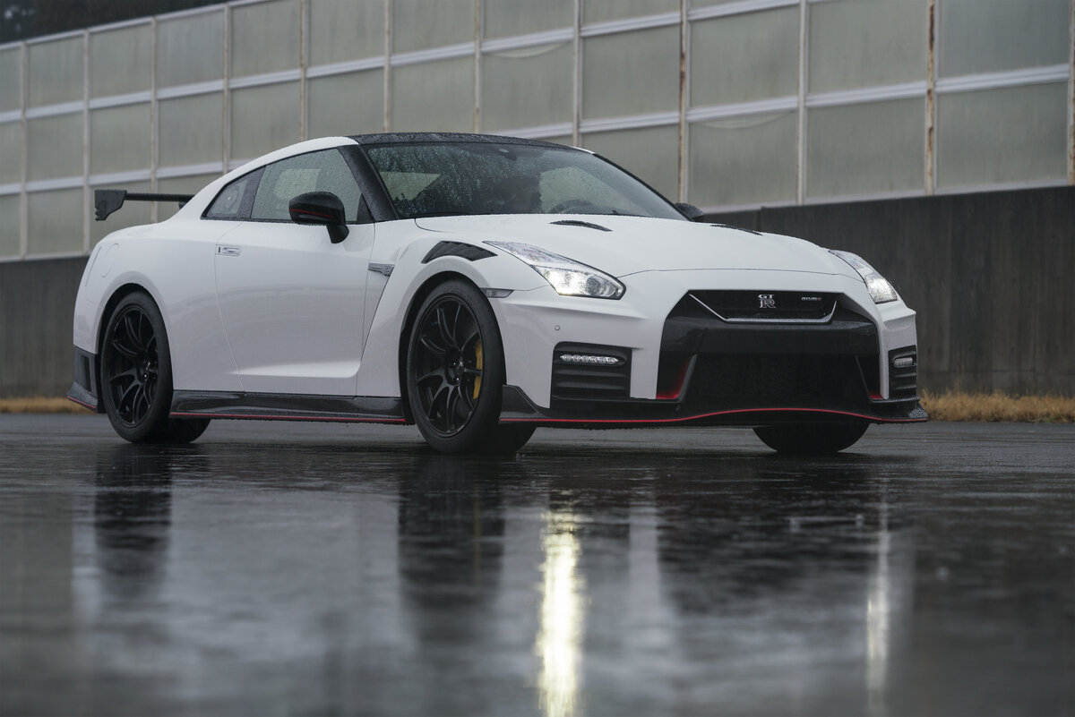 Nissan GTR 35 Р±РµР»С‹Р№