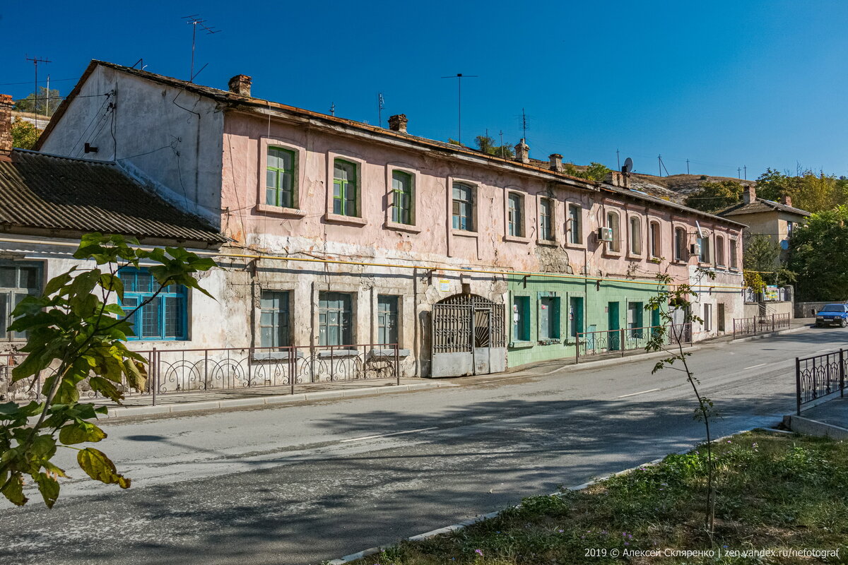 бахчисарай ул ленина 92. библиотеки бахчисарая. бахчисарай старый город красивые дома. библиотека бахчисарай. бахчисарай районная библиотека.
