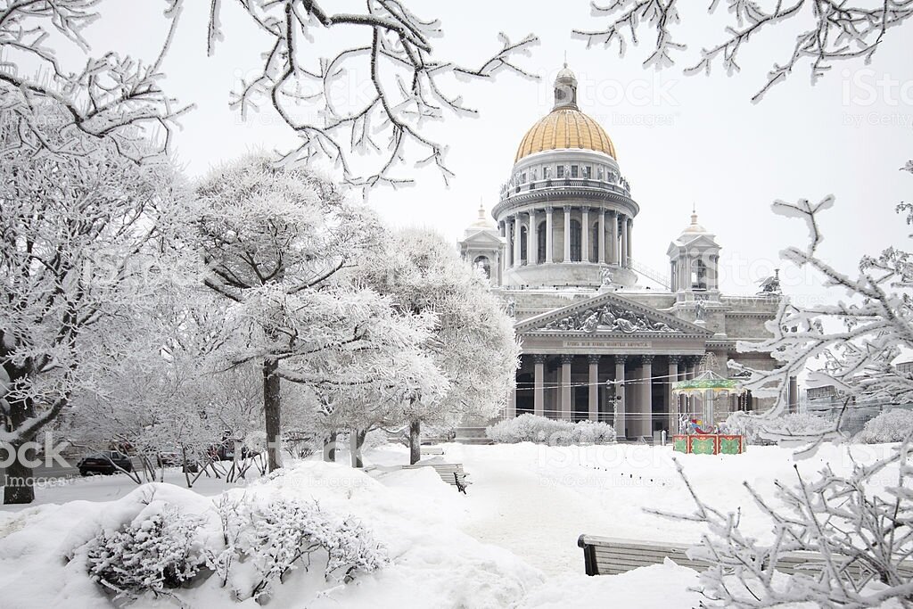 Петербург в декабре. Исаакиевский собор в Санкт-Петербурге зимой. Исаакиевский собор зима. Исаакиевский собор в снегу. Исакиевский собор зимой.