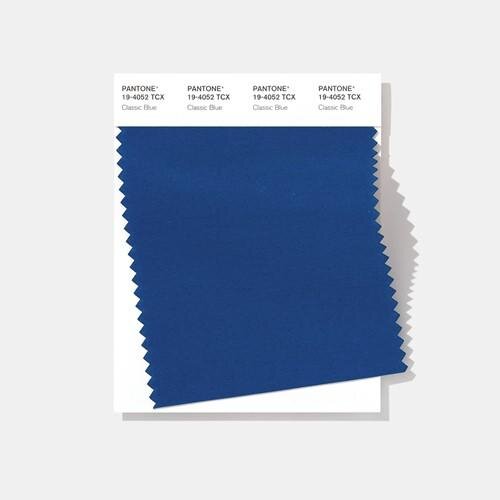 Цвет 2020 года — классический синий (19-4052 Classic Blue). Источник: Pantone