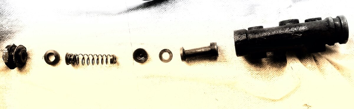 Главный тормозной цилиндр. 