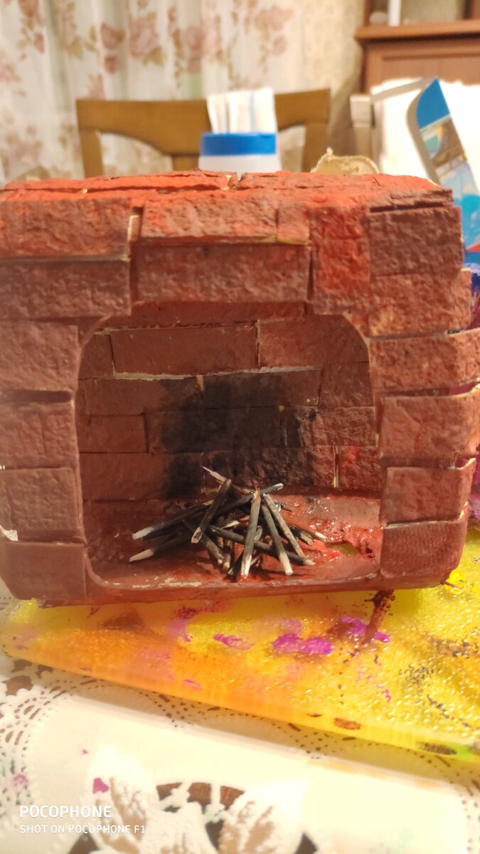 Заднюю стенку Карина зачернила темной Крамской, чтоб передать эффект копоти 