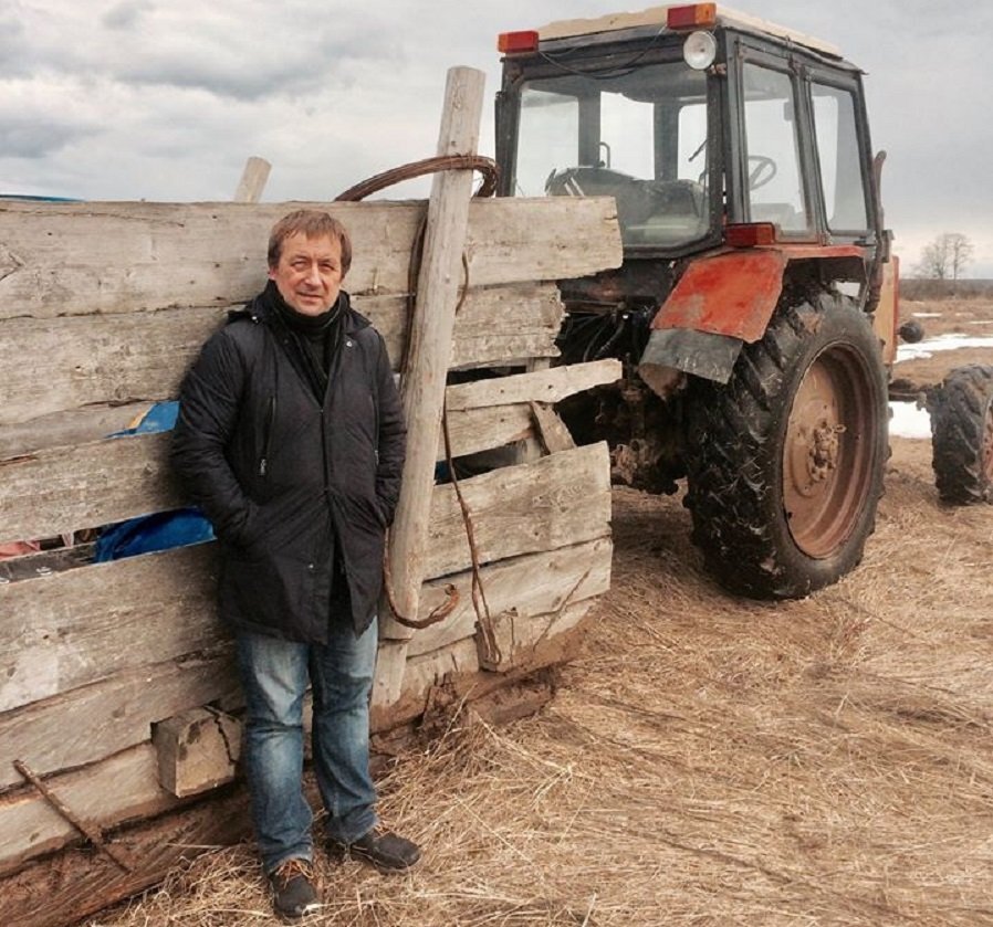 Валерий Татаров и трактор. Фото из ФБ В. Татарова
