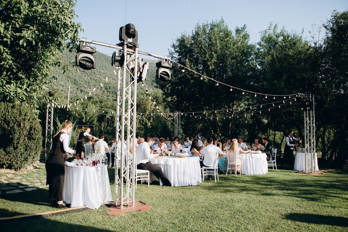 Идеально, правда? А как было до - смотри на следующем фото. Свадьбы в стиле Garden wedding от нашей команды. Усадьба Узунджа, Байдарская долина, Крым. Фото - Денис Клименко (Симферополь)