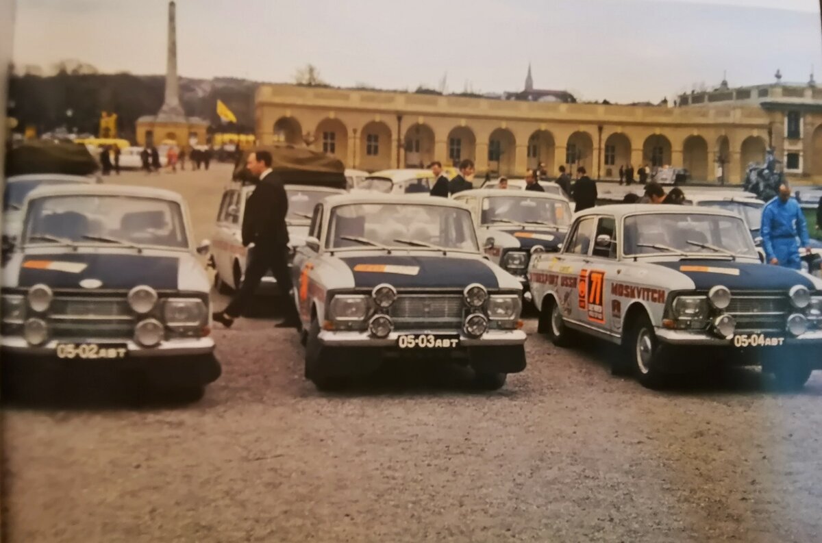 Боевые автомобили и технички, перед стартом этапа