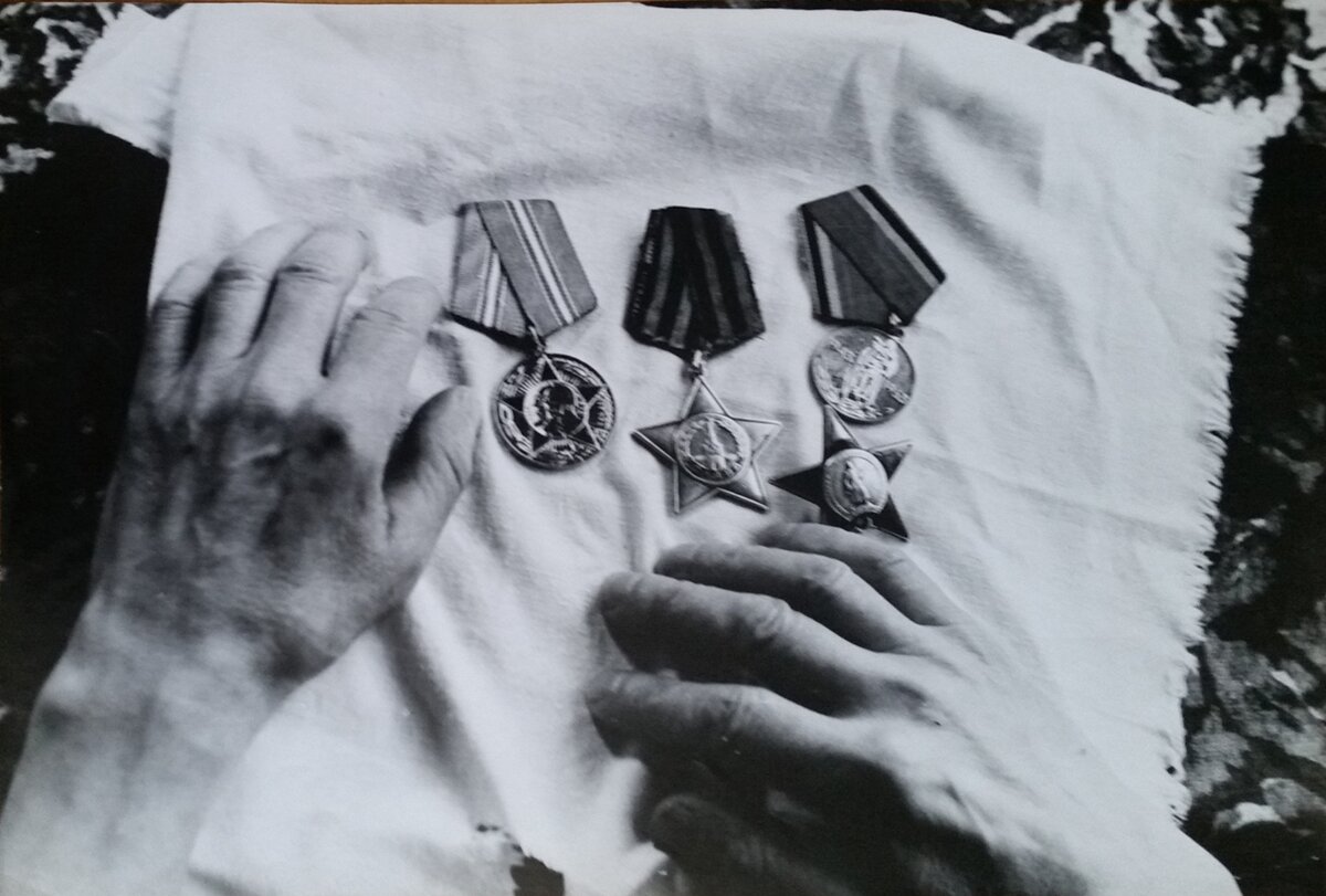 Ю. Васильев «Награды ветерана». Осташков, 80-е годы