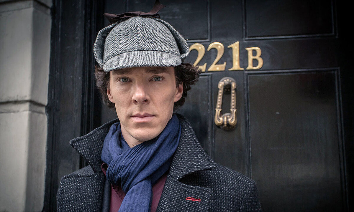 Шерлок Холмс — литературный персонаж, созданный Артуром Конаном Дойлом