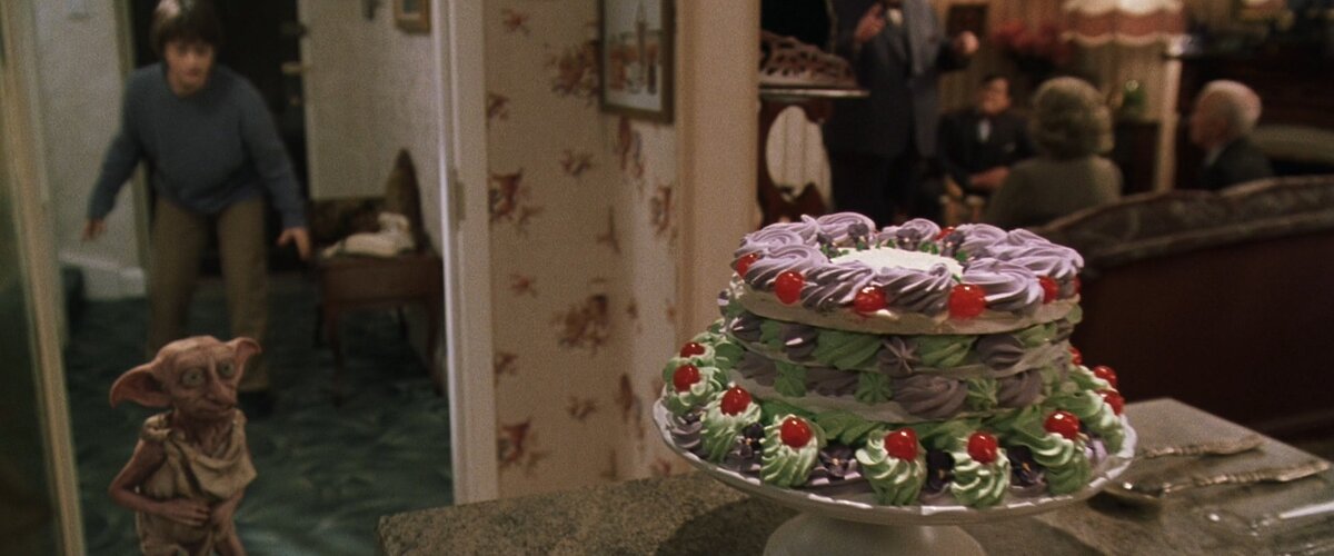 От гарри: Левое плече впереди, правая нога позади.