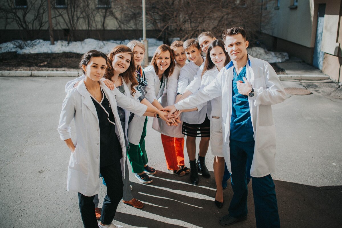 Даже улыбалась для фотосессии
