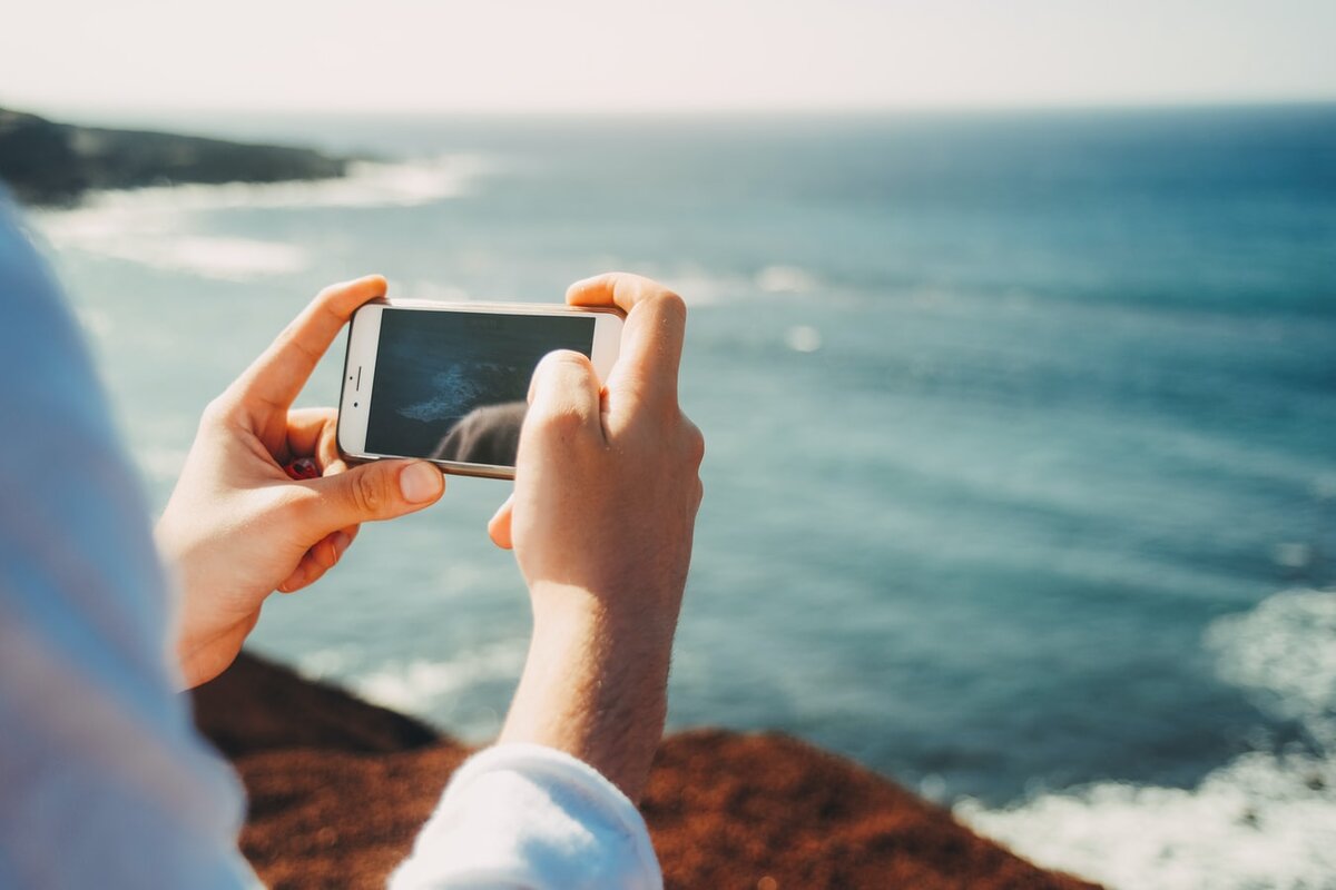 https://images.unsplash.com/photo-1450219459203-23bbd1339943?ixlib=rb-1.2.1&ixid=eyJhcHBfaWQiOjEyMDd9&auto=format&fit=crop&w=1350&q=80
