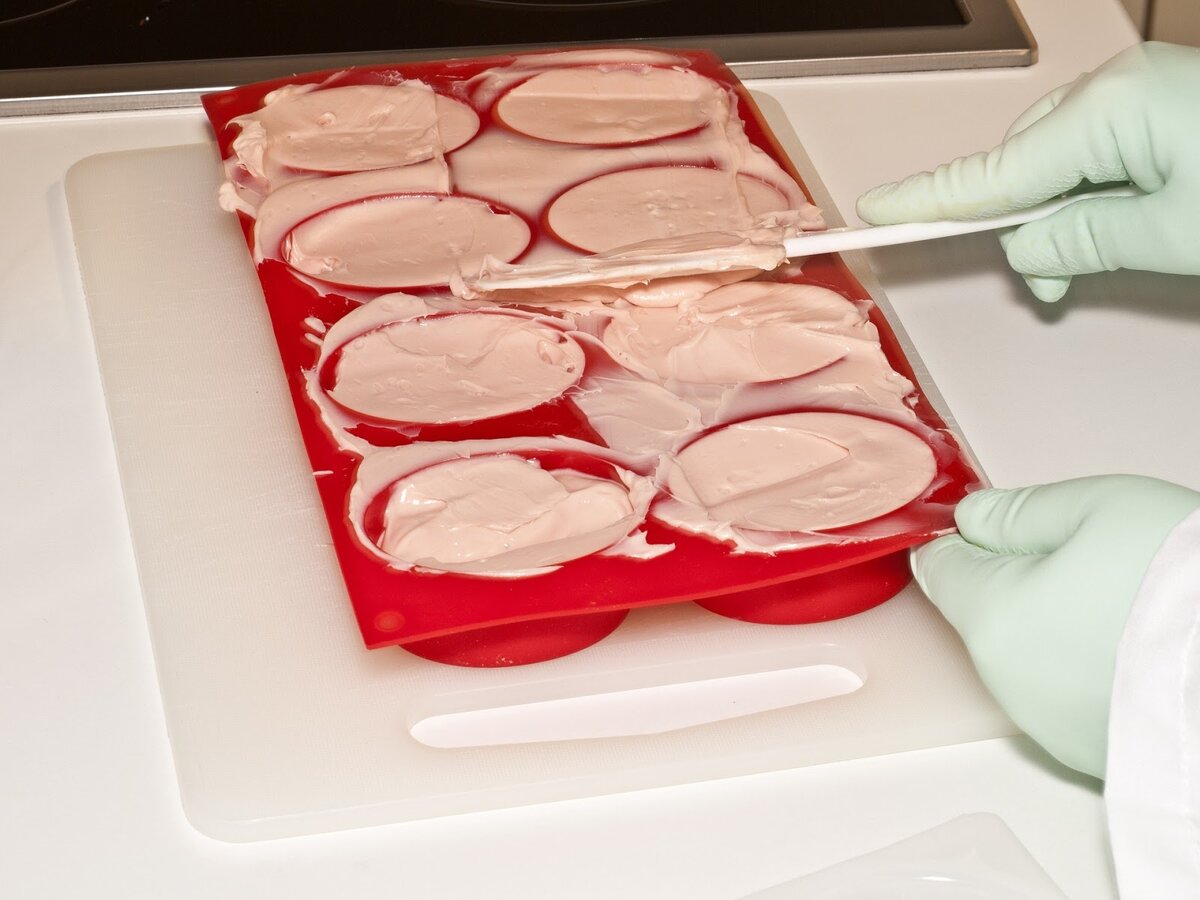 Для приготовления мыла очень удобно использовать силиконовые кулинарные формы. Фото из открытых источников.