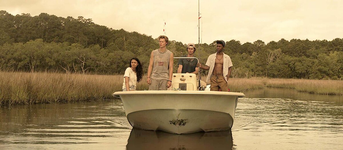 Кадр из сериала "Внешние отмели" \ "Outer Banks".