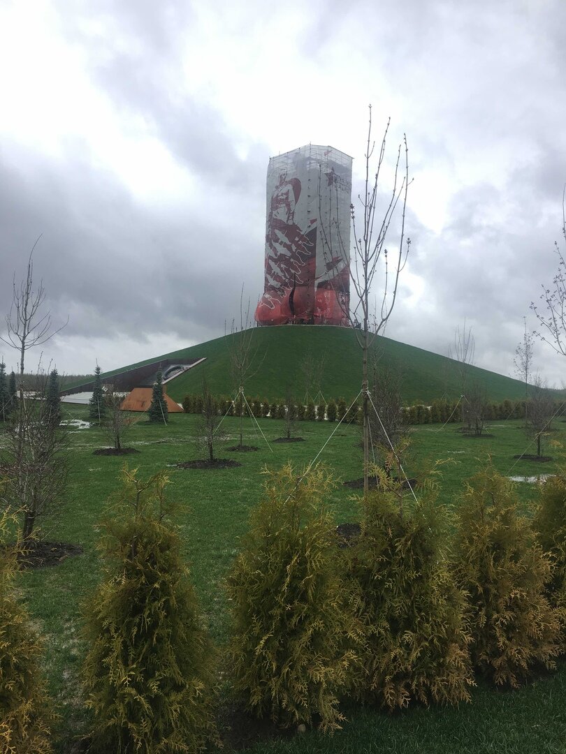 Курган со скульптурой «Солдат»