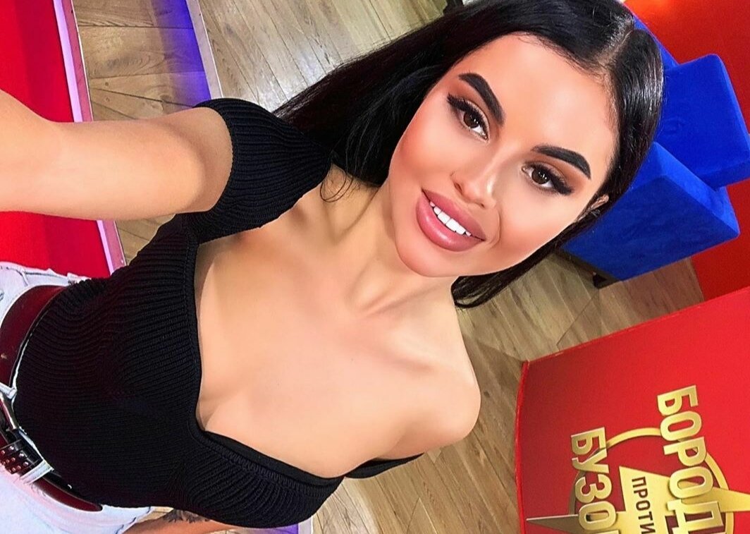 https://www.instagram.com/yanawow